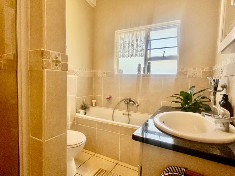 3 Bedroom Property for Sale in Fraaiuitsig Western Cape